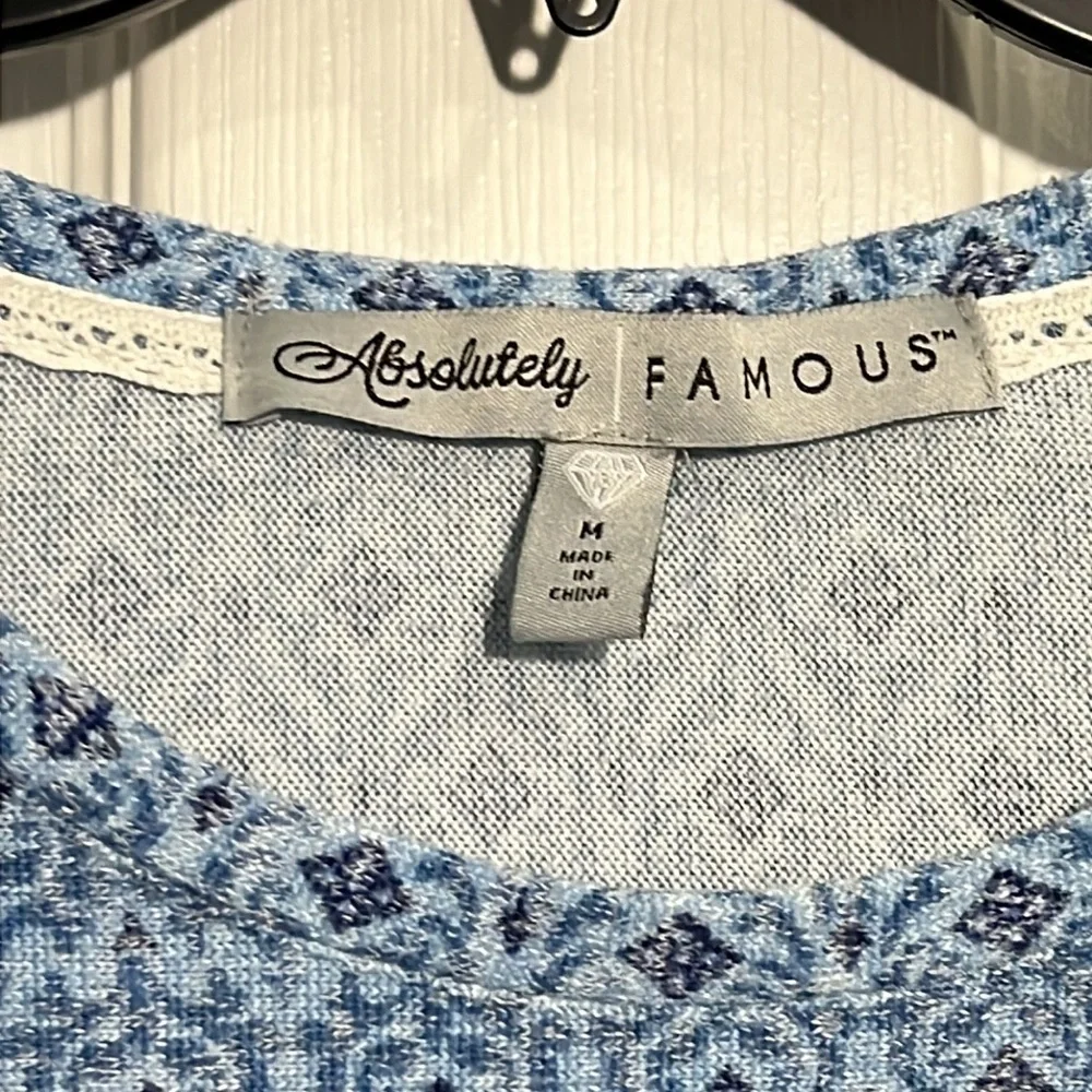 Absolutely Famous Women’s Top. Size Medium - Blue 3/4 Sleeves - Picture 5 of 8